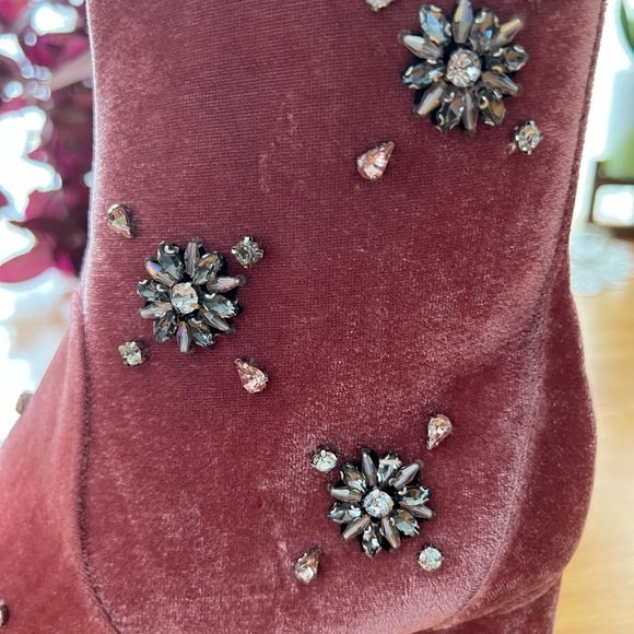 Who What Wear Velvet Heeled Boots - Picture 3 of 4